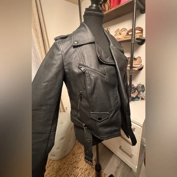 Black jacket - Picture 3 of 6